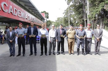 Solenidade pelos 6 anos homenageou ex-comandantes alt